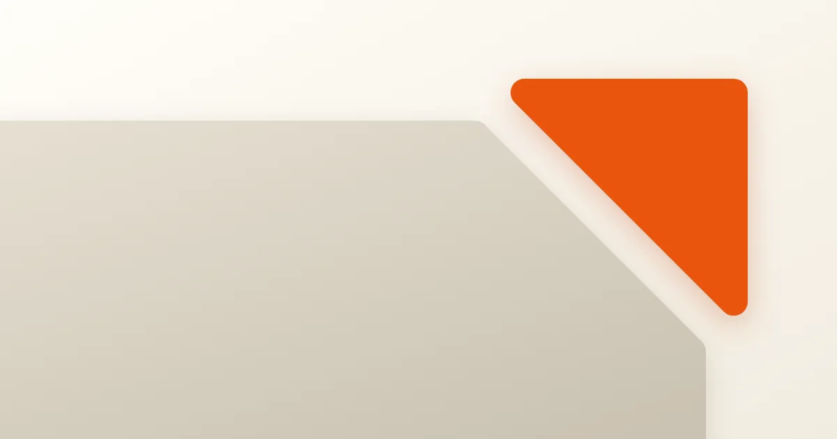 Una gran forma beige con la esquina superior derecha cortada en diagonal, y el triángulo naranja retirado colocado aparte, separado por una franja estrecha